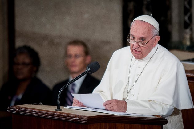 Папа Римський розкритикував тих, хто літав у відпустку під час локдауну 
