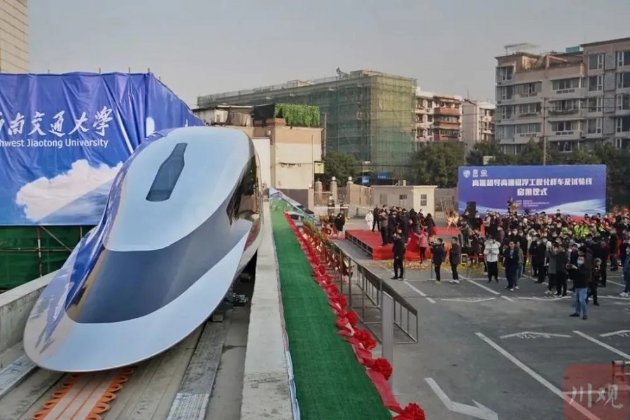 Аналог Hyperloop. У Китаї презентували прототип швидкісного поїзда на магнітній подушці