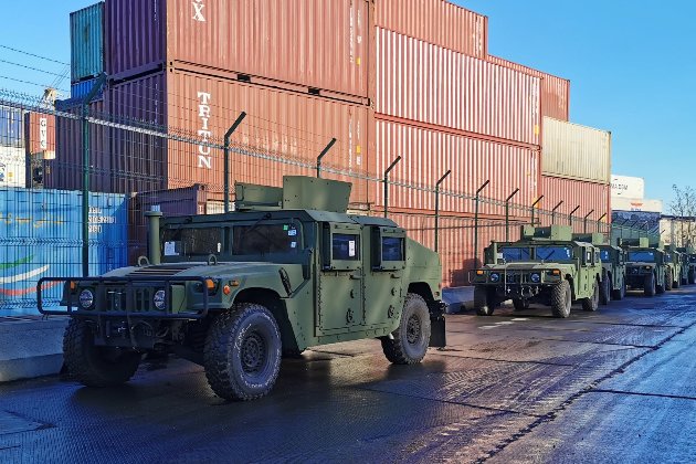 США надали Україні військові автомобілі та човни 
