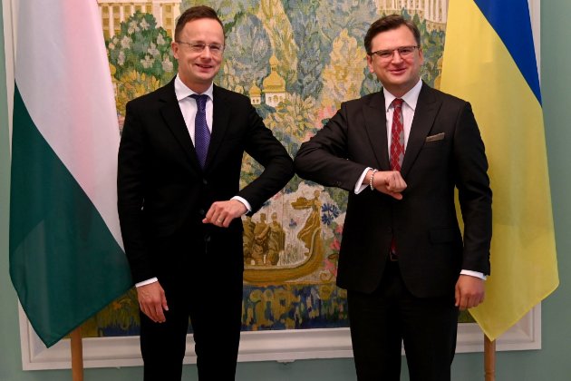 Посольству Угорщини погрожували «патріоті Украині» перед приїздом Сійярто до Києва