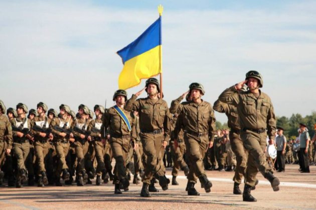 Найбільше українці довіряють армії та волонтерам, а найменше політикам та російським ЗМІ — соцопитування