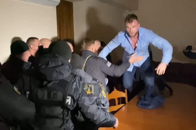 Нардеп Артем Дмитрук влаштував бійку в Одеській міськраді: подробиці (відео)