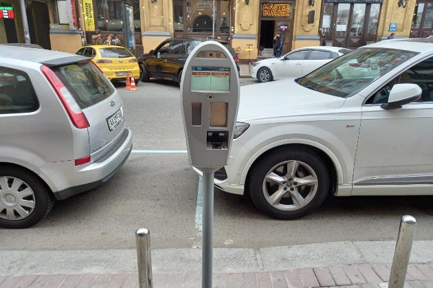 В останній місяць 2021 року у Києві суттєво зріс попит на послуги паркування авто