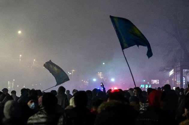 Правительство Казахстана отправили в отставку на фоне массовых протестов в стране
