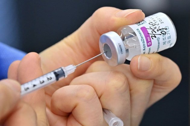 У вакцини проти коронавірусу AstraZeneca виявили ще один рідкісний побічний ефект
