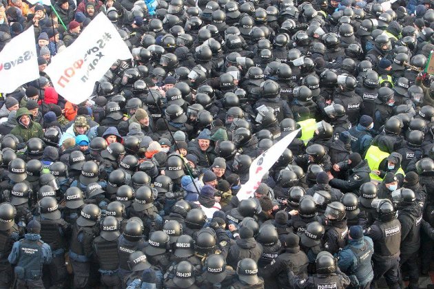 Протест ФОПів у Києві. Мітингувальники штурмували Верховну Раду та штовхалися з поліцією (фото, відео)