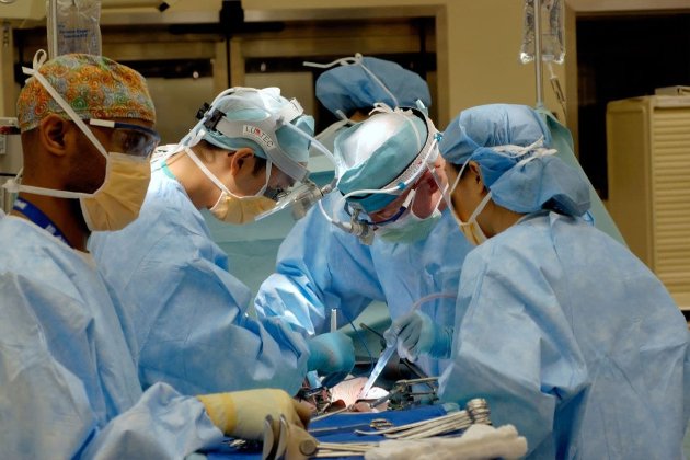 Американська лікарня відмовила в пересадці серця невакцинованому пацієнту