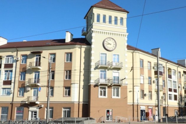 Росіяни знесли історичний будинок з годинником у Маріуполі (фото)