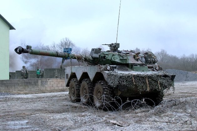 Стало відомо, коли Україна отримає французькі колісні танки AMX 10-RC (відео)