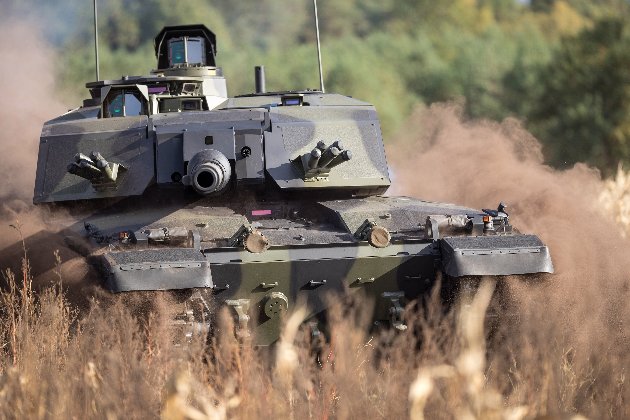Українські танкісти прибули до Британії: вивчатимуть танки Challenger 2