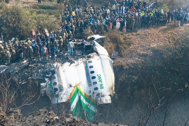 У Непалі в ущелину впав літак, який перевозив 72 людей (відео) 
