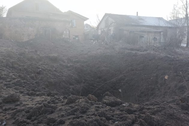 Окупанти вдарили ракетою і «шахедами» по місту на Сумщині, пошкоджено 23 будинки