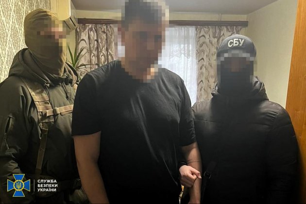 На Дніпропетровщині затримали посадовця «Укрзалізниці», який шпигував за ешелонами ЗСУ (фото, відео)