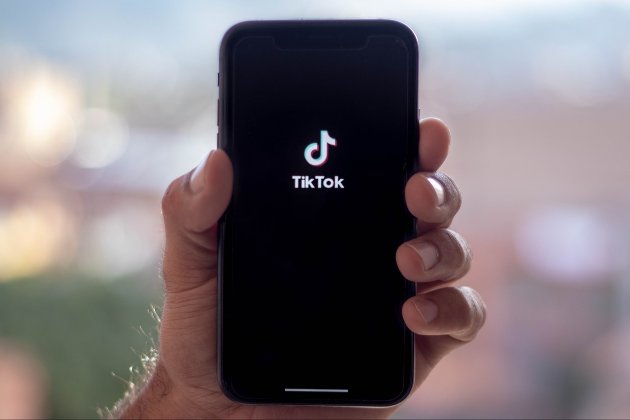 Китайські урядовці обговорюють можливість продажу частини TikTok Ілону Маску — Bloomberg