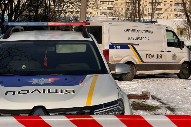 На столичній Оболоні вибухнуло авто — постраждав військовослужбовець (фото, відео)