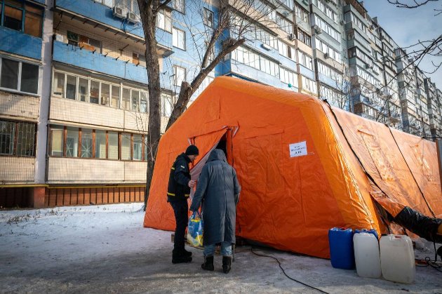 У Києві розгортають генератори для заживлення будинків електроенергією (фото)
