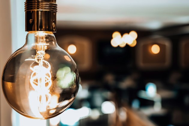 Київ у найближчі дні може перейти до прогнозованих графіків відключення світла — Шмигаль