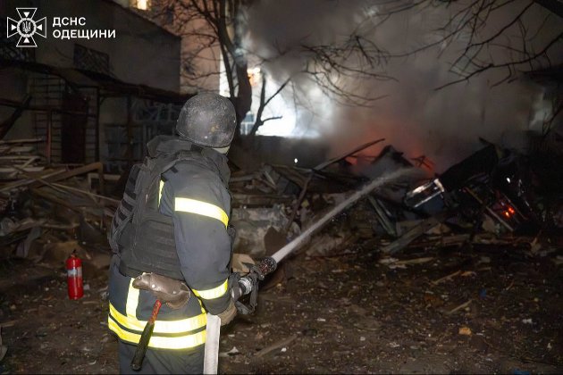 Росіяни вночі атакували передмістя Харкова, центр Одеси і Київ — є загиблі та поранені (фото)