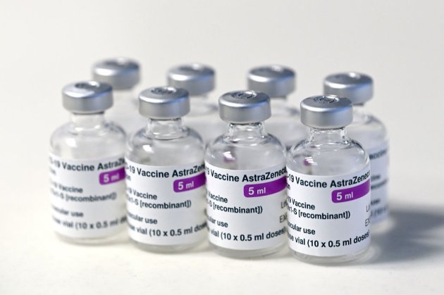 Польща перепродасть 1,2 млн доз вакцини AstraZeneca Україні 