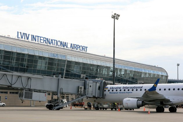 Африканець прилетів до України просити притулок і чотири дні чекав у аеропорту без їжі і води