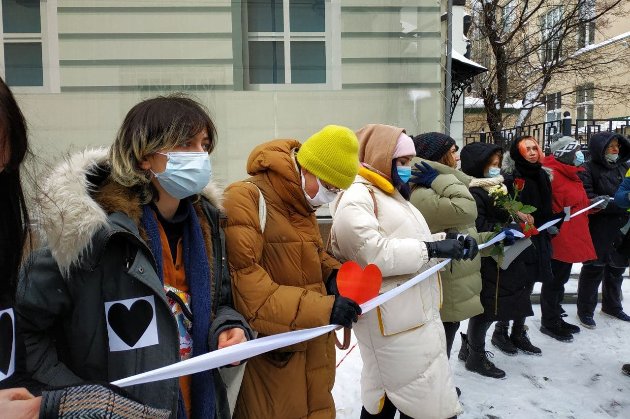 «Любов сильніша за страх». У Росії активісти протестують проти ув’язнення Навального 