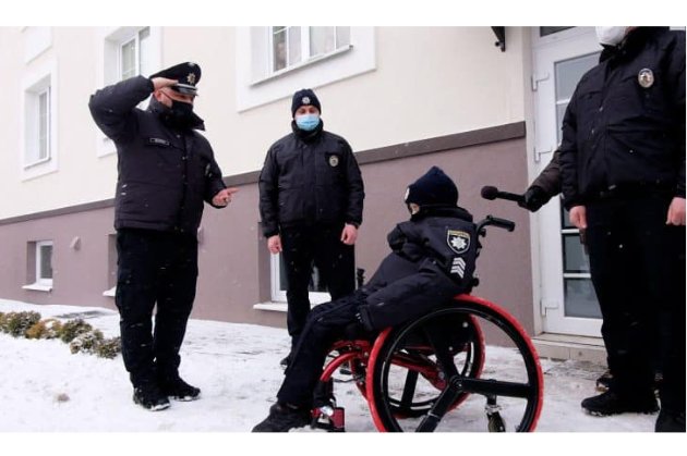 Мрії збуваються. Хлопчика, який помирає від раку на четвертій стадії, «прийняли» до лав поліції (фото)