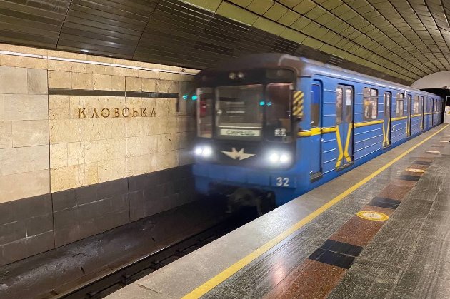 У Києві відновили роботу метро, але поїзди курсуватимуть значно рідше