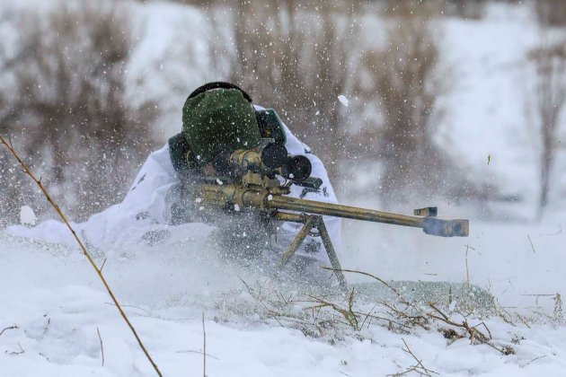 Зеленський заявив, що Україна поки не бачить відведення російських військ від кордону