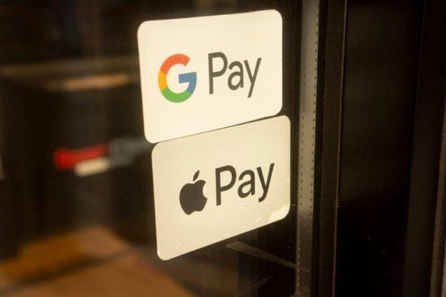 Сервіси Apple Pay та Google Pay не працюватимуть з картами російських банків, які потрапили під санкції 