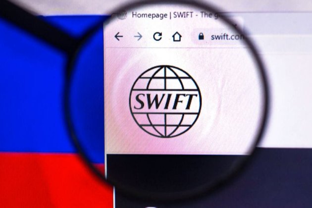 Офіційно: від SWIFT відключать частину російських банків