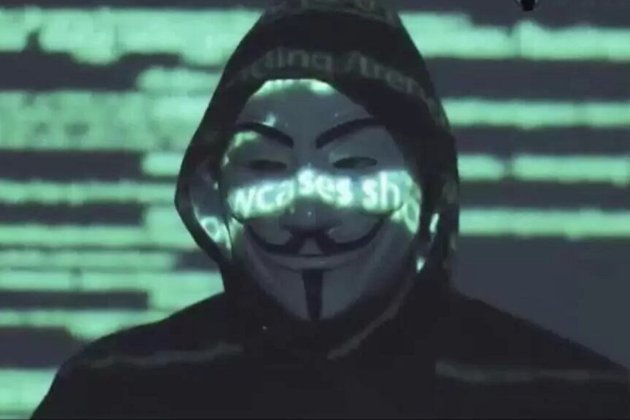«Розкриємо те, що ви приховували роками». Хакери із Anonymous записали звернення до Путіна (відео)