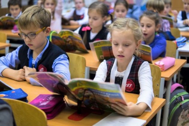 «Захист проти геноциду». У російських школах почали проводити уроки про війну в Україні (фото)