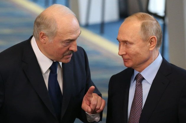 Лукашенко та Путін провели телефонну розмову. Обговорили ситуацію навколо України