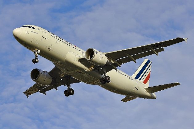Авиакомпании Air France и Vueling временно отменили рейсы из Украины
