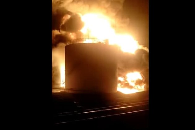 Мережа KLO вивезла 23 вагони з пальним для ЗСУ після вибуху на нафтобазі у Василькові (відео)