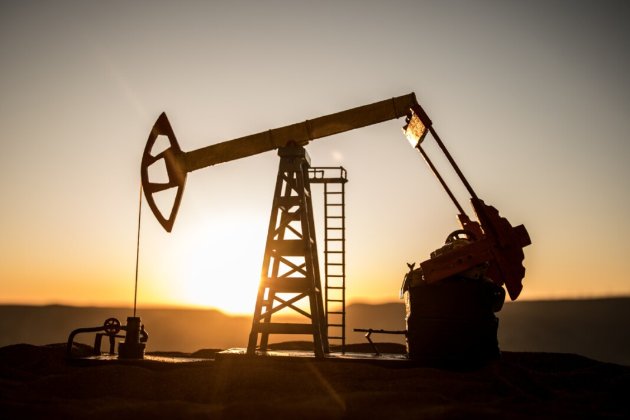 Санкції в дії: у березні росія «добровільно» скоротить видобуток нафти на 10%