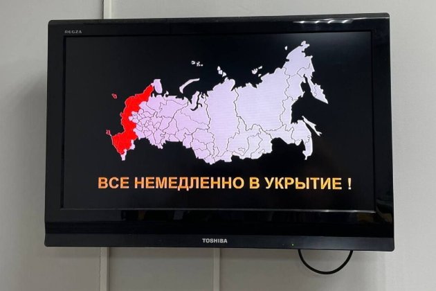 У росії знову оголосили повітряну тривогу через радіо та телебачення (відео)