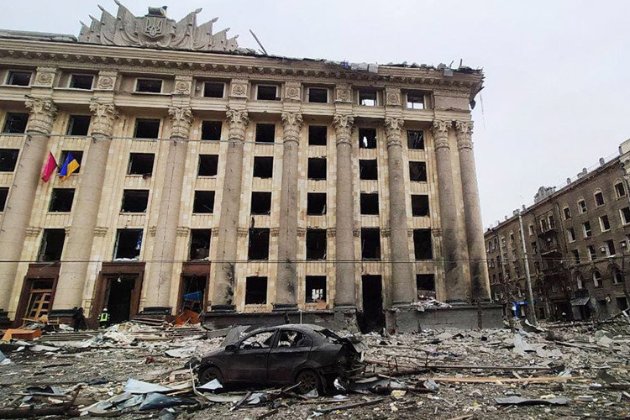 Росіяни обстріляли центр Харкова: загорівся житловий будинок (фото, оновлено)