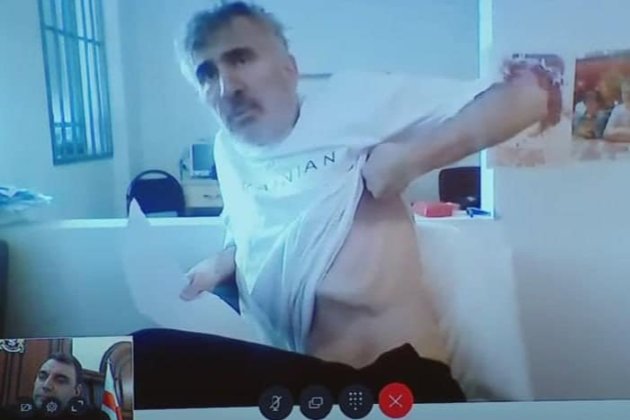 Саакашвілі показав, як сильно схуд у в'язниці (фото, відео)