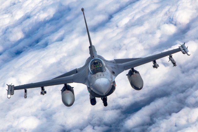 Байден «поки що» виключає поставку Україні винищувачів F-16