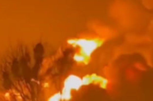 У Бєлгородській області з ночі палає нафтобаза (відео)