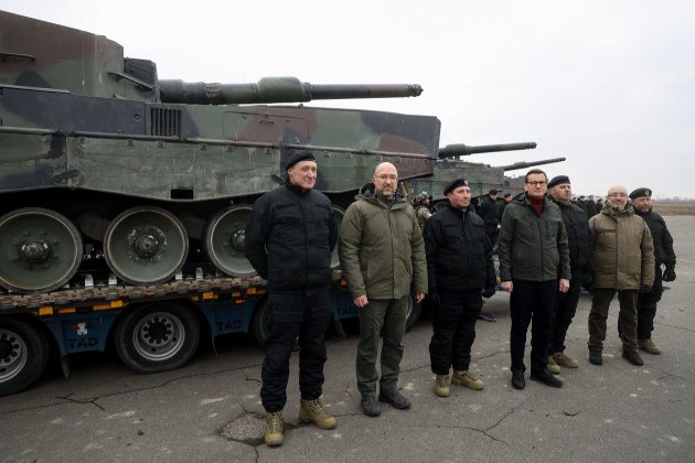Денис Шмигаль показав перші танки Leopard 2, які доставили в Україну (фото)
