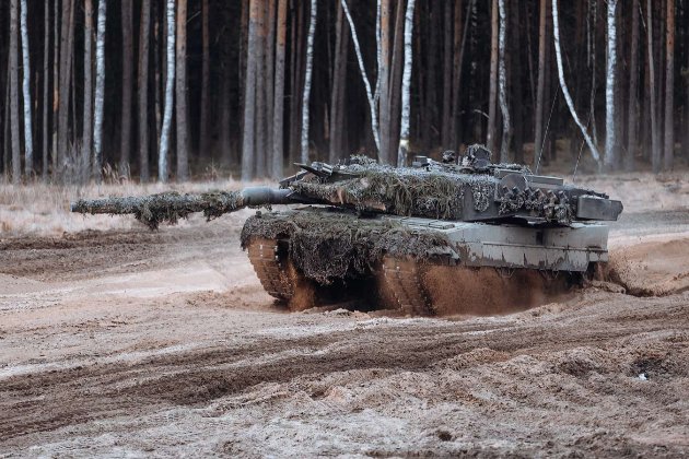 Дуда розповів, коли Україна отримає танки Leopard 2 та модернізовані Т-72 з Польщі