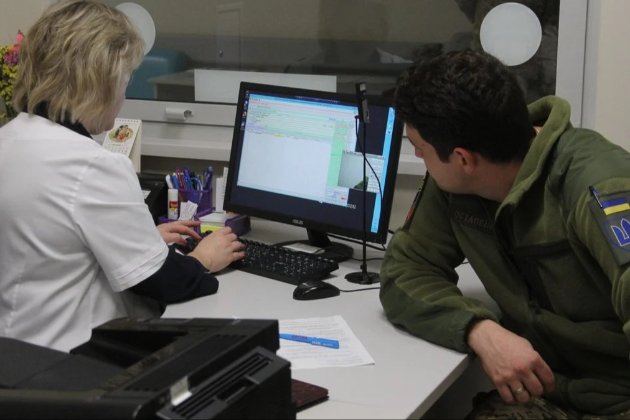 Кабмін дозволив військкоматам працювати цілодобово