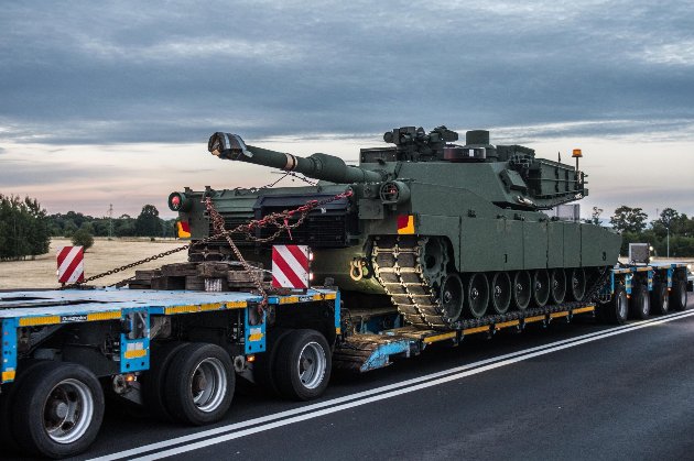 Військові показали роботу танків Abrams на Авдіївському напрямку (відео)