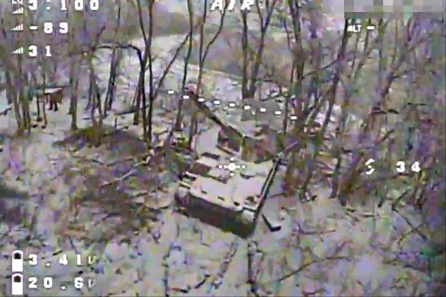 В СБУ показали, як їхні дрони нищать танки та САУ окупантів (відео)