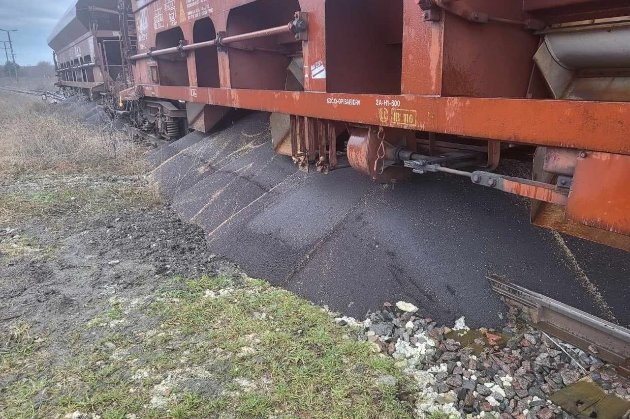 У Польщі невідомі висипали на залізниці ріпак з українських зерновозів