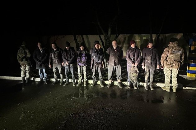 На Одещині прикордонники затримали групу чоловіків, які намагались незаконно потрапити до Молдови (відео)