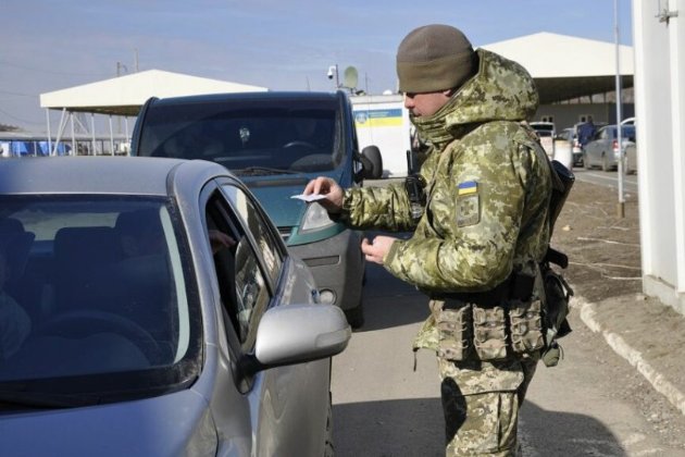 Мінкульт призупиняє видачу листів сприяння для виїзду митців і медійників за кордон