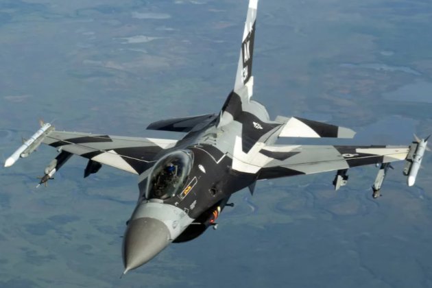 У США судять колишнього пілота F-16 за підготовку китайських військовослужбовців